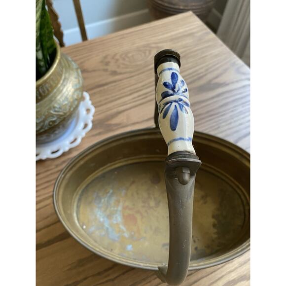 Antique Brass Oval Planter With Lion Head Porcelain Delft Handle Blue And White - Picture 3 of 9